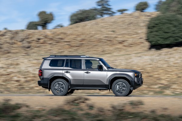 Toyota Land Cruiser Hybrid 48V
