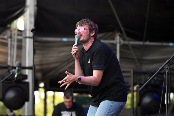 James Smith iz Yard Act - energično i duhovito, ali šupljikavo