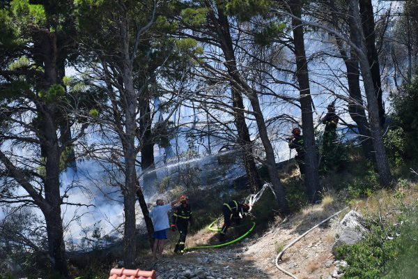 Buknuo požar na Velikom Brdu kod Makarske