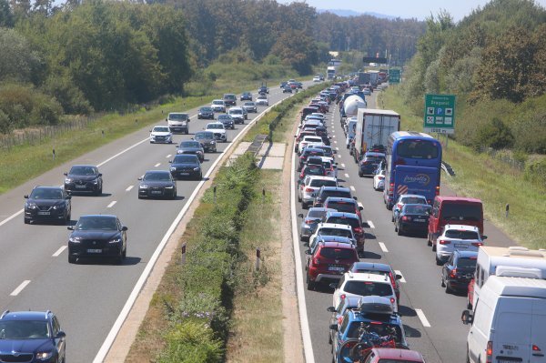 Autocestama će ubrzo kružiti bijela vozila s plavim rotirkama (Ilustracija)