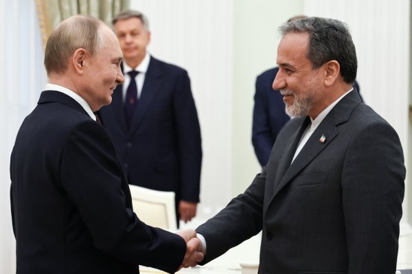 Vladimir Putin i Abbas Aragči, ministar vanjskih poslova Irana