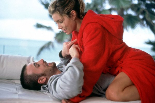 Jessica Biel i Chris Evans u filmu 'London'