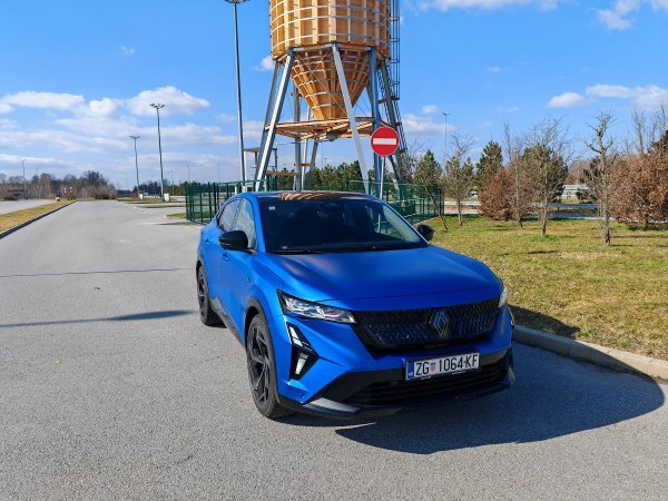 Renault Rafale atelier Alpine E-Tech plug-in hybrid 4x4 300