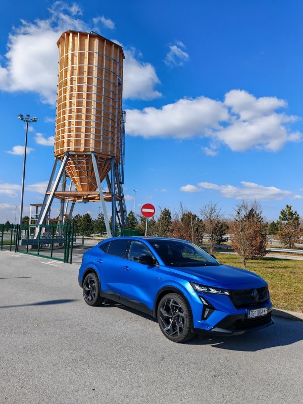 Renault Rafale atelier Alpine E-Tech plug-in hybrid 4x4 300