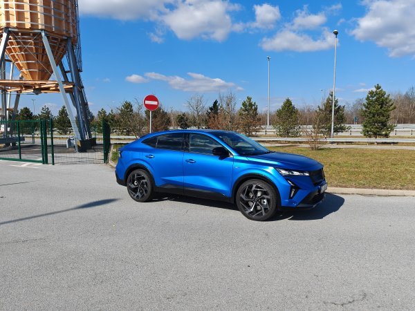Renault Rafale atelier Alpine E-Tech plug-in hybrid 4x4 300