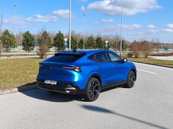 Renault Rafale atelier Alpine E-Tech plug-in hybrid 4x4 300