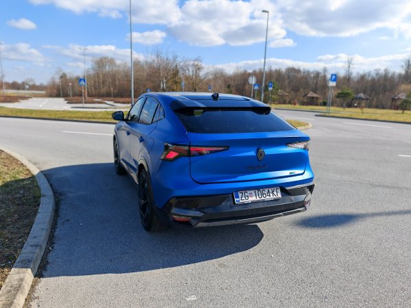 Renault Rafale atelier Alpine E-Tech plug-in hybrid 4x4 300