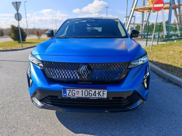Renault Rafale atelier Alpine E-Tech plug-in hybrid 4x4 300