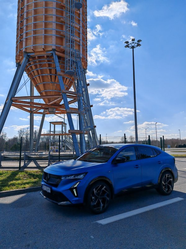 Renault Rafale atelier Alpine E-Tech plug-in hybrid 4x4 300