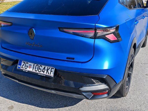 Renault Rafale atelier Alpine E-Tech plug-in hybrid 4x4 300