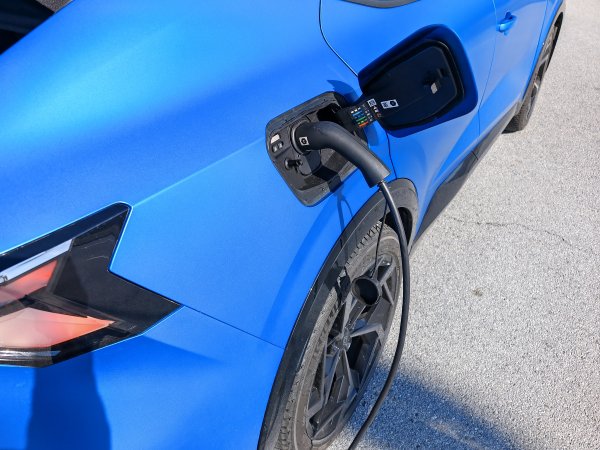 Renault Rafale atelier Alpine E-Tech plug-in hybrid 4x4 300