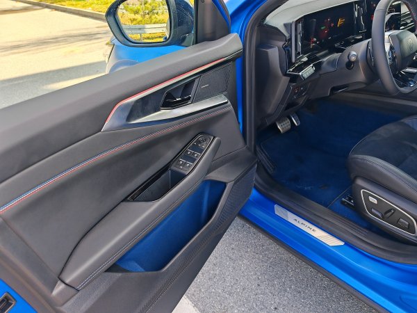 Renault Rafale atelier Alpine E-Tech plug-in hybrid 4x4 300
