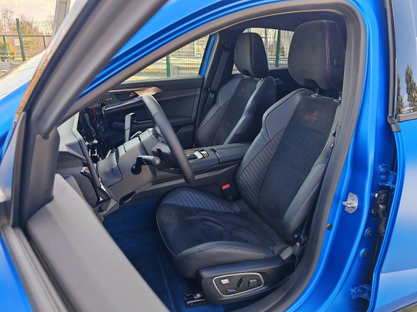 Renault Rafale atelier Alpine E-Tech plug-in hybrid 4x4 300