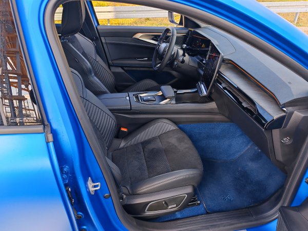 Renault Rafale atelier Alpine E-Tech plug-in hybrid 4x4 300