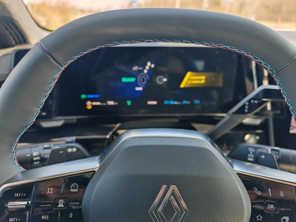 Renault Rafale atelier Alpine E-Tech plug-in hybrid 4x4 300