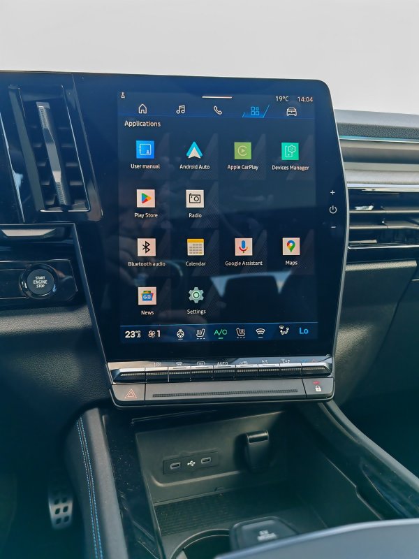 Renault Rafale atelier Alpine E-Tech plug-in hybrid 4x4 300
