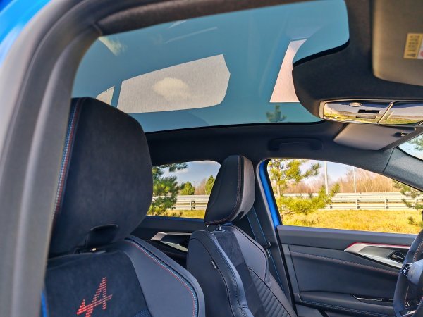 Renault Rafale atelier Alpine E-Tech plug-in hybrid 4x4 300