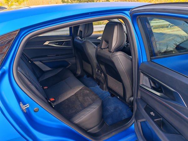 Renault Rafale atelier Alpine E-Tech plug-in hybrid 4x4 300