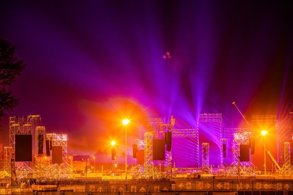 Svjetlosna proba na Hipodromu uoči Thompsonovog koncerta