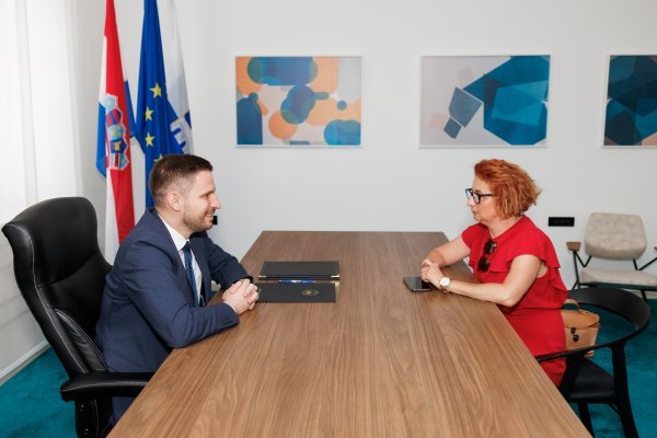 Radić u razgovoru s novinarkom tportala