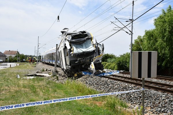 Kamion podletio pod vlak u Donjim Andrijevcima