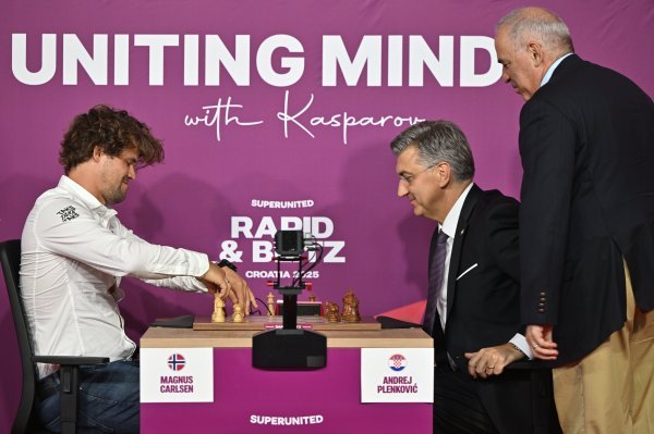 Andrej Plenković zaigrao šah sa svjetskim velemajstorima