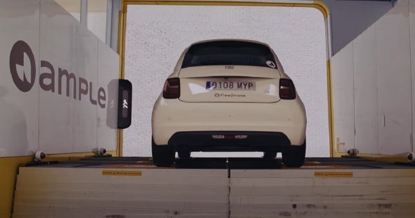 Fiat 500e Ample - zamjena baterije u 5 minuta