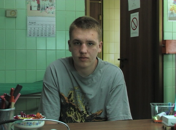 Film autorskog dua Matije Gluščevića i Dušana Zorića donosi priču o ženi koja uživa u grubim igrama s muškarcima, dok joj sin pokušava pomrsiti račune
