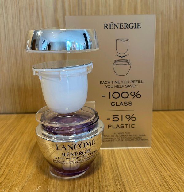 Korištenjem refill opcija u potpunosti se eliminira potreba za novim staklom i smanjuje upotreba plastike za 51 posto