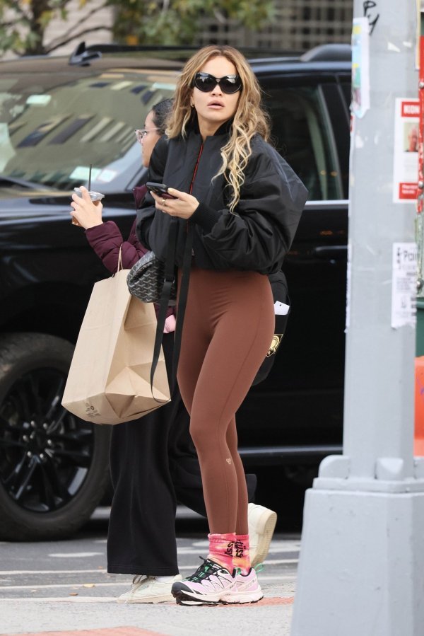 Rita Ora u Salomon XT-6 tenisicama