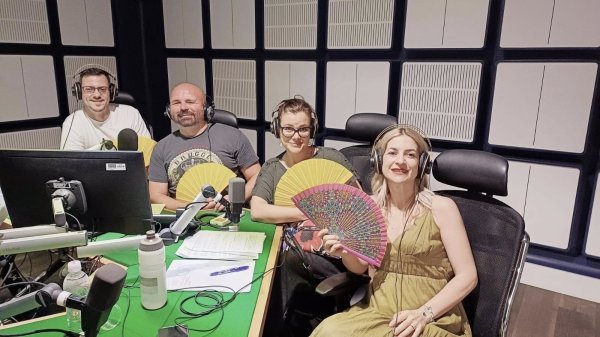 Na radiju vodi dvije emisije