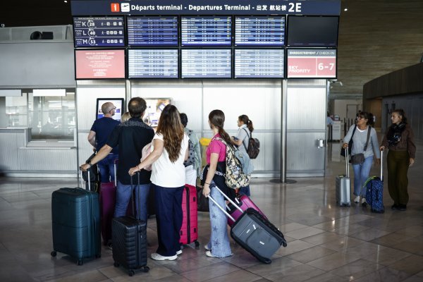 Naplate za ručnu prtljagu i dalje su realnost, a putnici će morati i dalje pažljivo pratiti pravila svake kompanije dok EU ne donese konačnu odluku o besplatnoj ručnoj prtljazi, no dobra vijest je da su iznenađenja na gateu sada ipak malo manje vjerojatna
