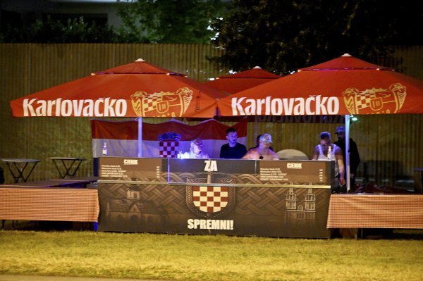 Atmosfera na Hipodromu večer prije koncerta Marka Perkovića Thompsona.