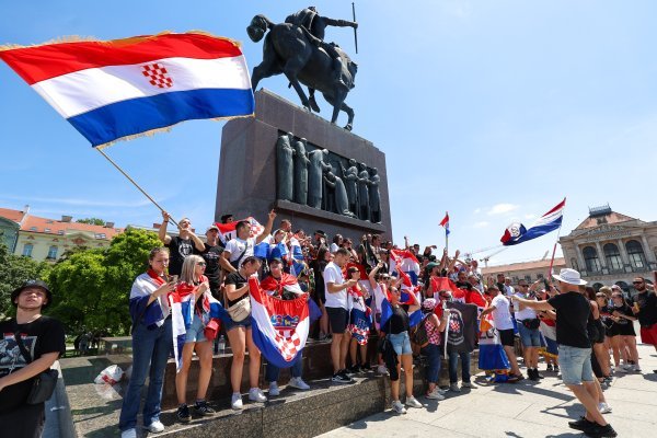 Thompsonovi obožavatelji na Trgu kralja Tomislava