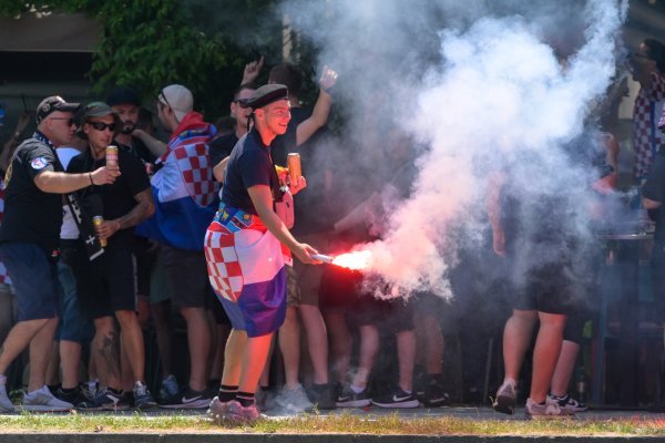 Paljenje baklji uoči Thompsonova koncerta