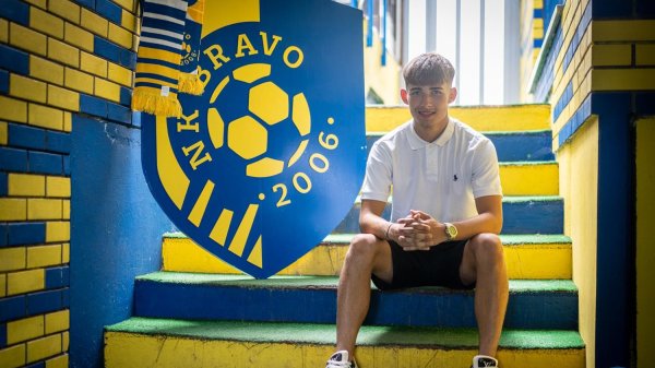 Nastupao je za Dinamo u juniorskoj Ligi prvaka, sada je besplatno otišao u Sloveniju