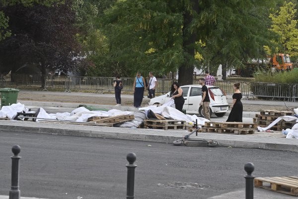 Šatorsko naselje u Beogradu poznatije kao Ćacilend srušilo se pod naletom vjetra