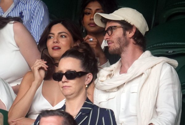Andrew Garfield i Monica Barbaro