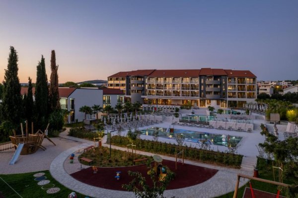 Molum Hotel & Residences