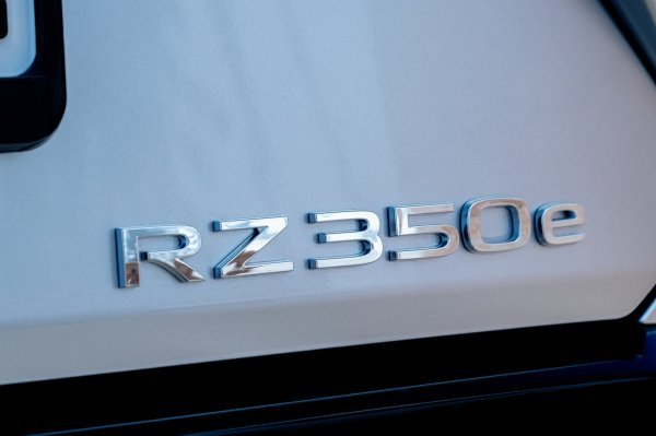 Lexus RZ 350e