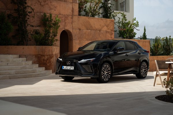 RZ 500e Luxury Graphite Black