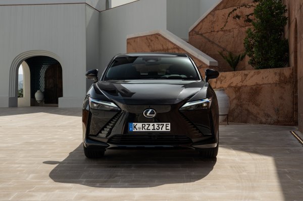 RZ 500e Luxury Graphite Black