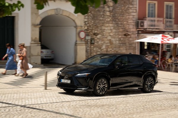 RZ 500e Luxury Graphite Black