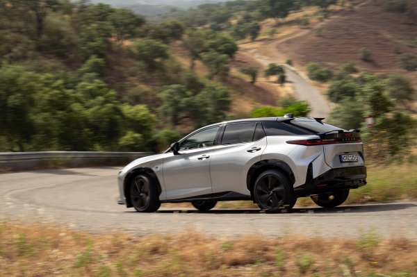 Lexus RZ 550e F SPORT Sonic Platinum