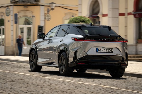 Lexus RZ 550e F SPORT Sonic Platinum