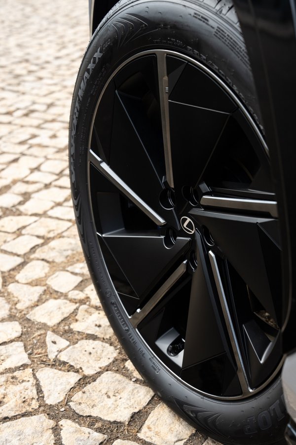 Lexus RZ 550e F SPORT Sonic Platinum