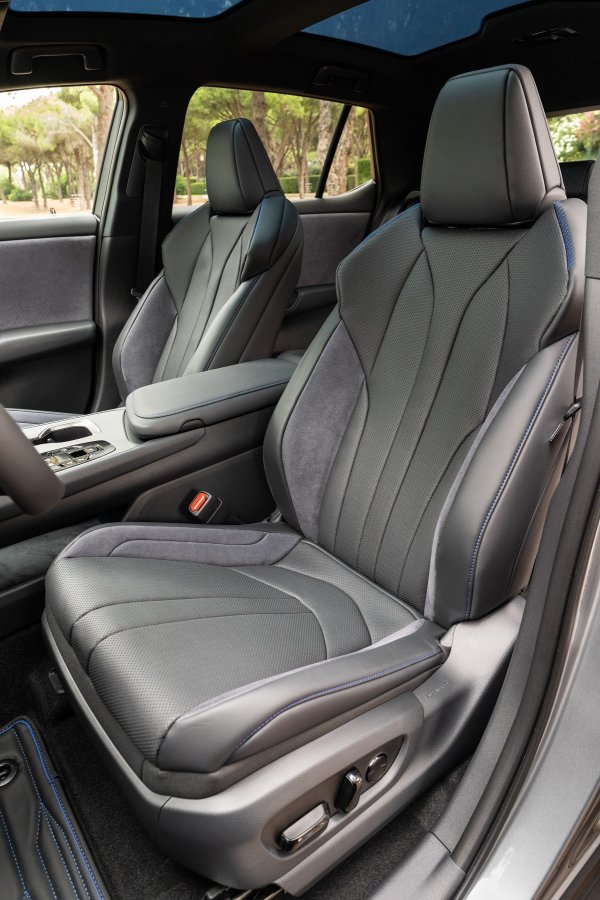 Lexus RZ 550e F SPORT Sonic Platinum