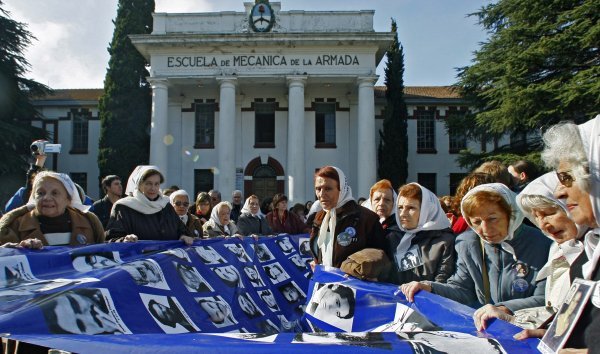 Abuelas de Plaza de Mayo.