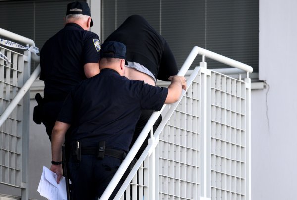 Dovođenje osumnjičenika u prostorije policije na Remetinečkoj cesti.