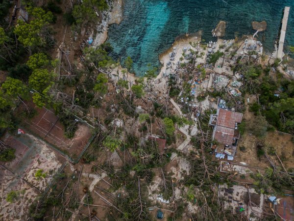 Uvala Bene na Marjanu nakon orkanskog nevremena